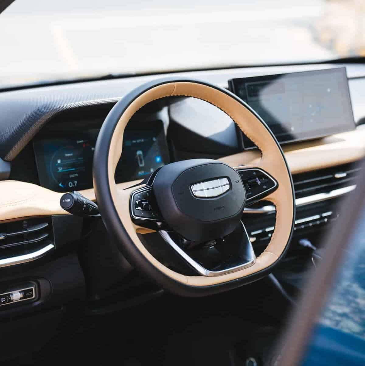 Financing a Car in the UAE: Bank Loans vs. Leasing